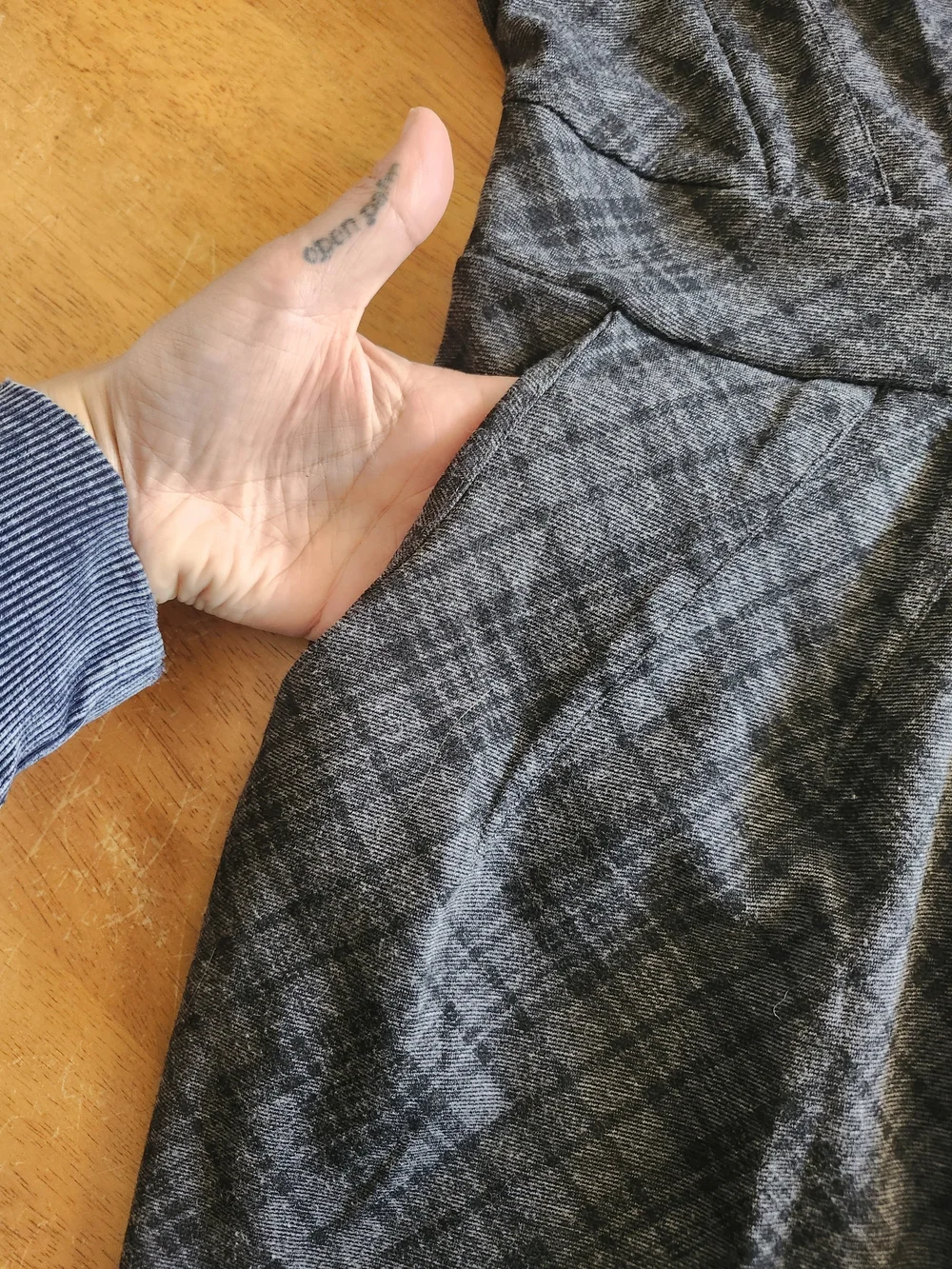 Dynamite Fitted Gray Plaid Midi Sheath Dress With Stretch - Picture 4 of 7